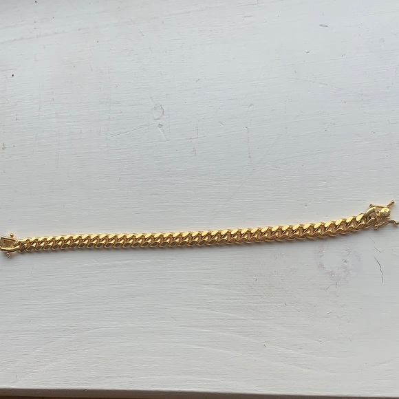 Gold-plated Cuban Link Bracelet - Picture 2 of 3